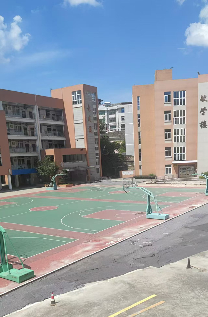 �����е�һ��ѧУ԰��������1